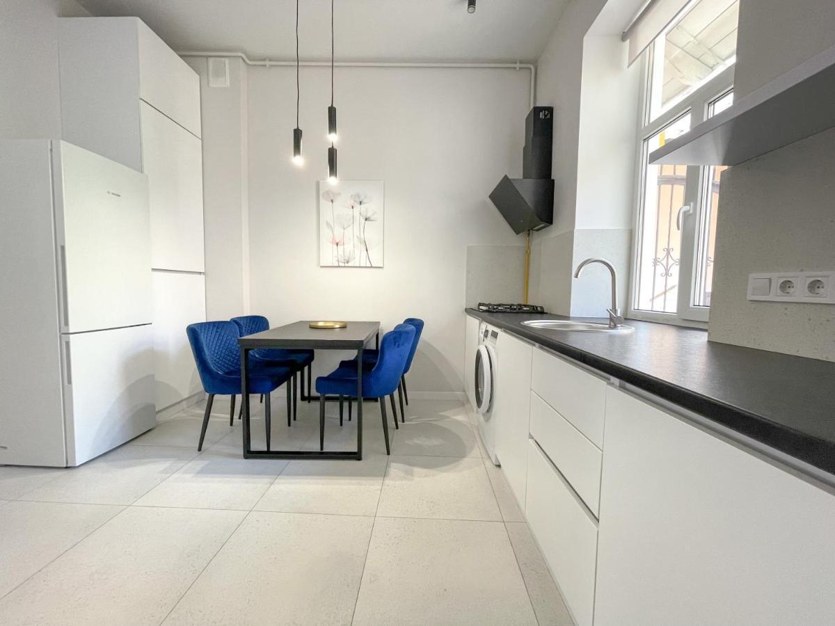 Апартаменти На Менцинського 6 Lviv Exterior foto